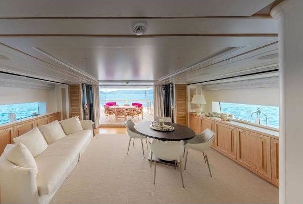 22_11a68470-4e91-4392-8848-ca08385c9dee.2048